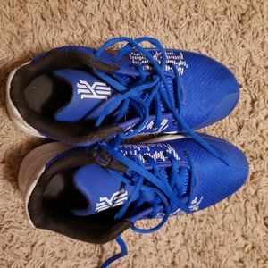 Boys Nike Kire shoes